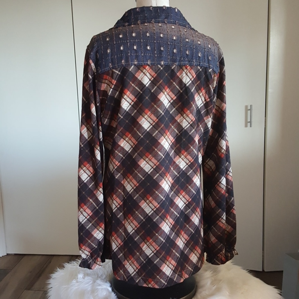 Gorgeous Embroidered Button Down - Picture 5 of 5